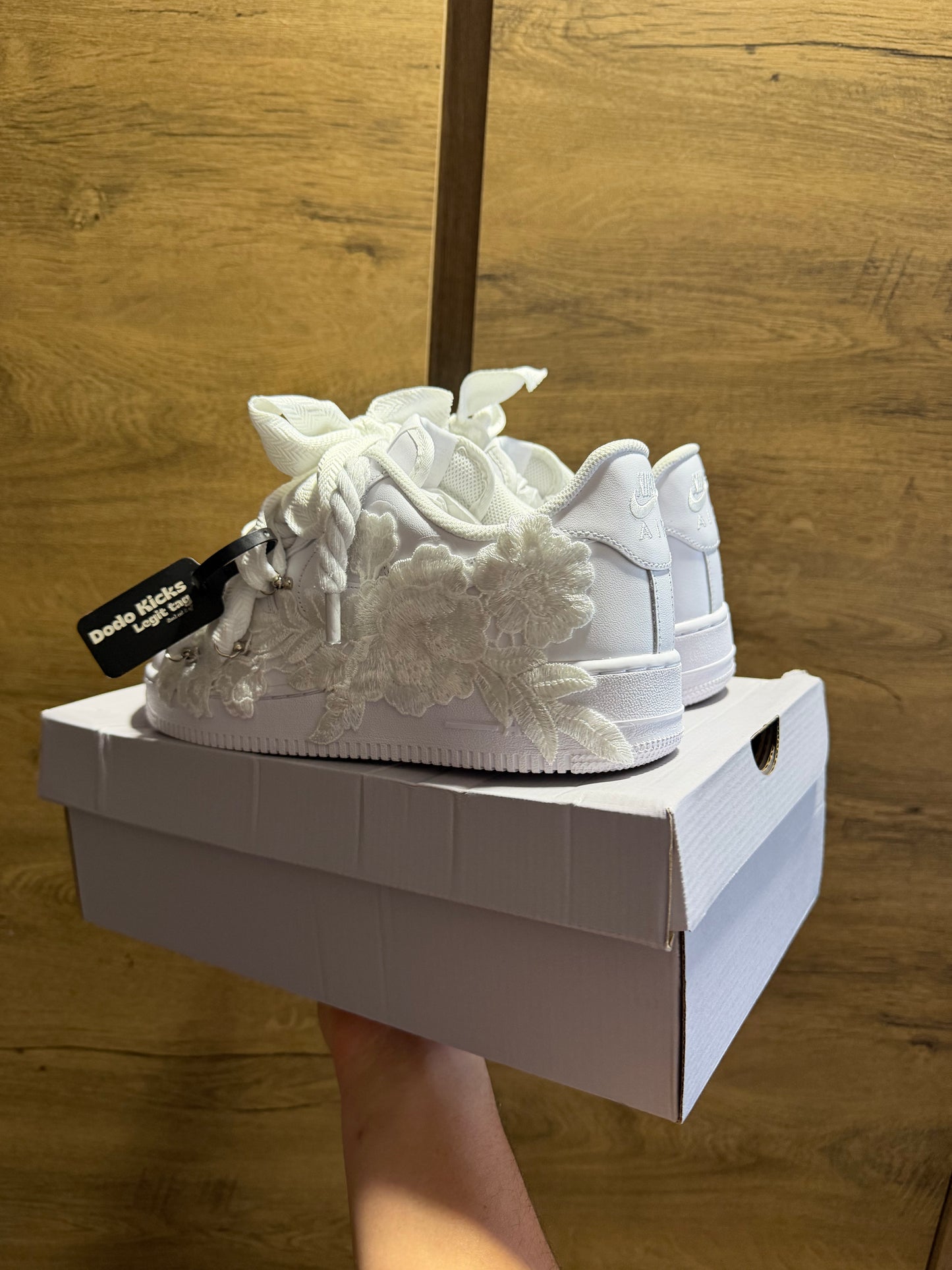 Nike Air Force 1 White "ROSE WHITE ROPELACE LANVIN LACE” sarok nézet