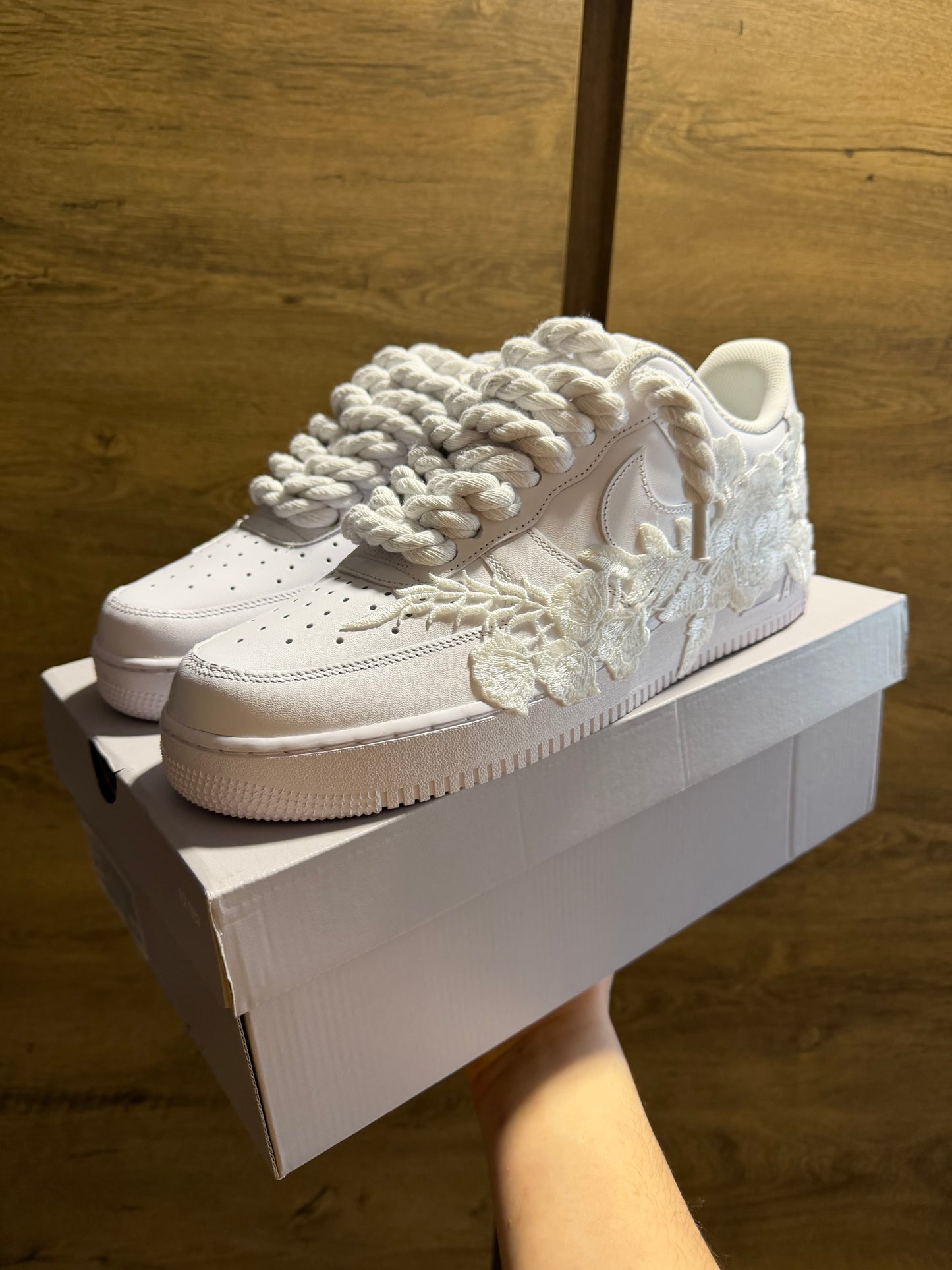 Nike Air Force 1 White "ROSE WHITE ROPELACE” elöl nézet