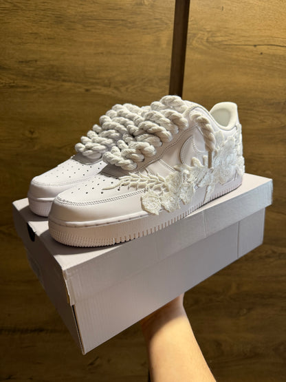 Nike Air Force 1 White "ROSE WHITE ROPELACE” elöl nézet