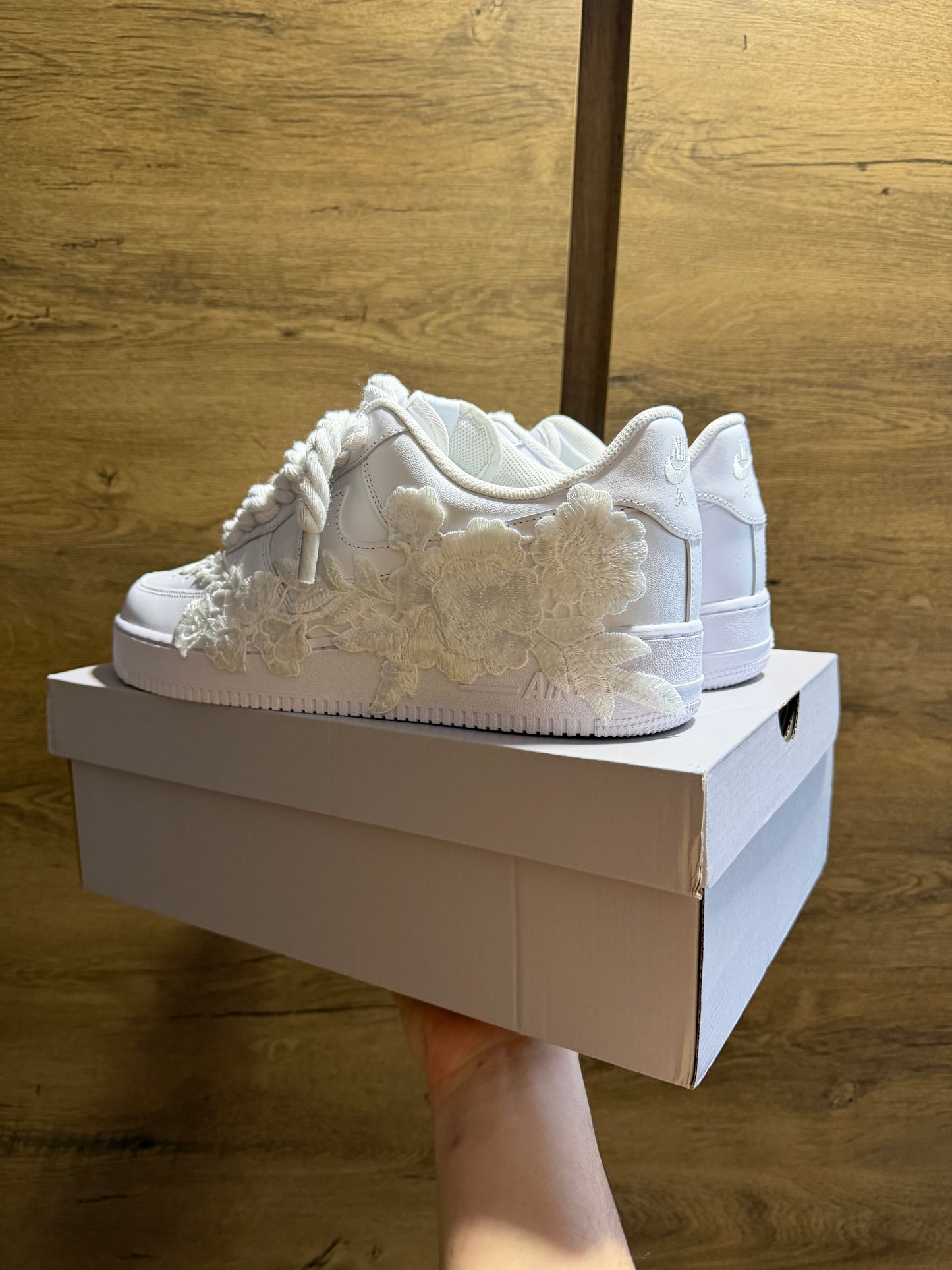 Nike Air Force 1 White "ROSE WHITE ROPELACE” sarok nézet