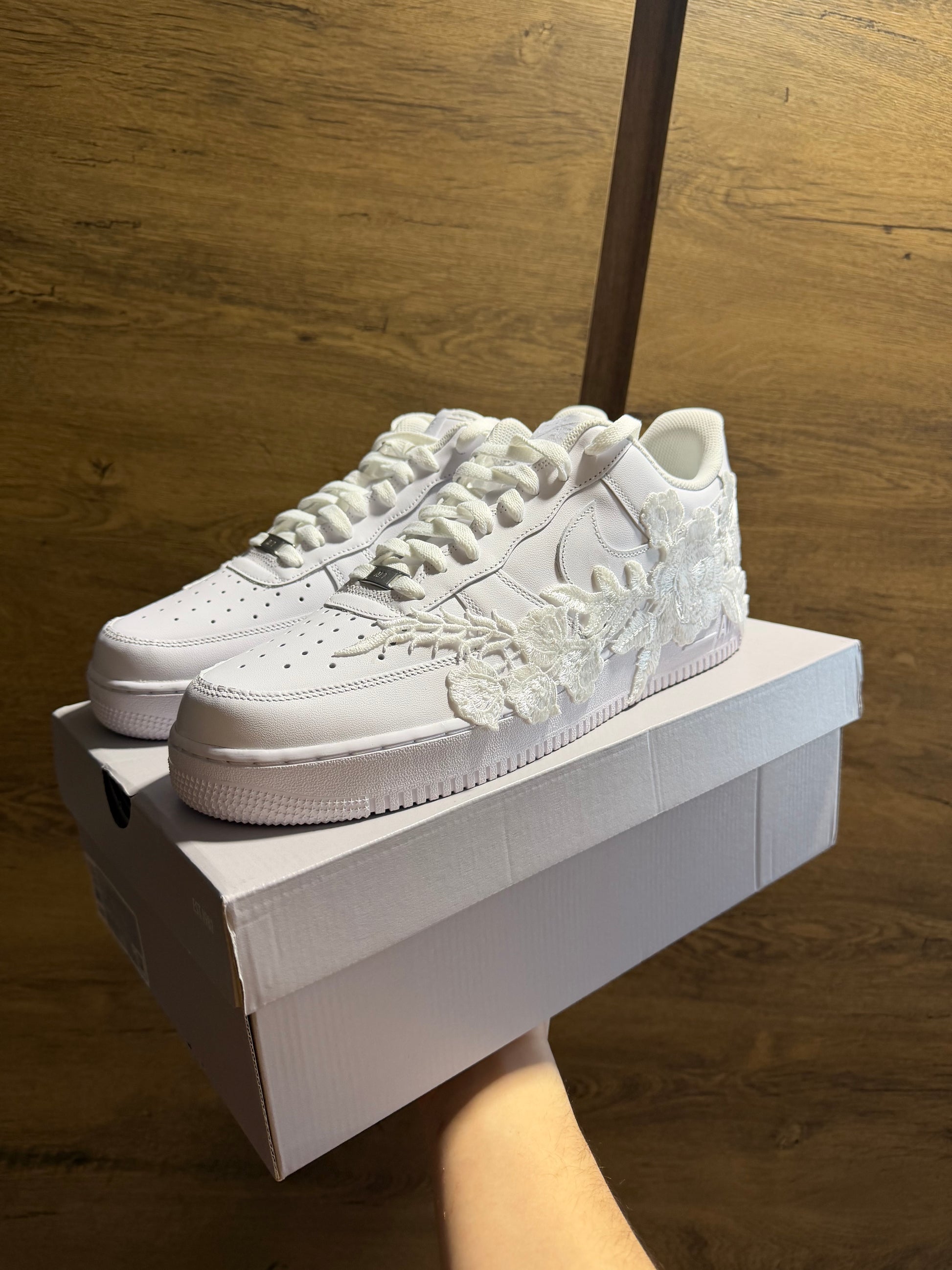 Nike Air Force 1 White "ROSE WHITE” elöl nézet