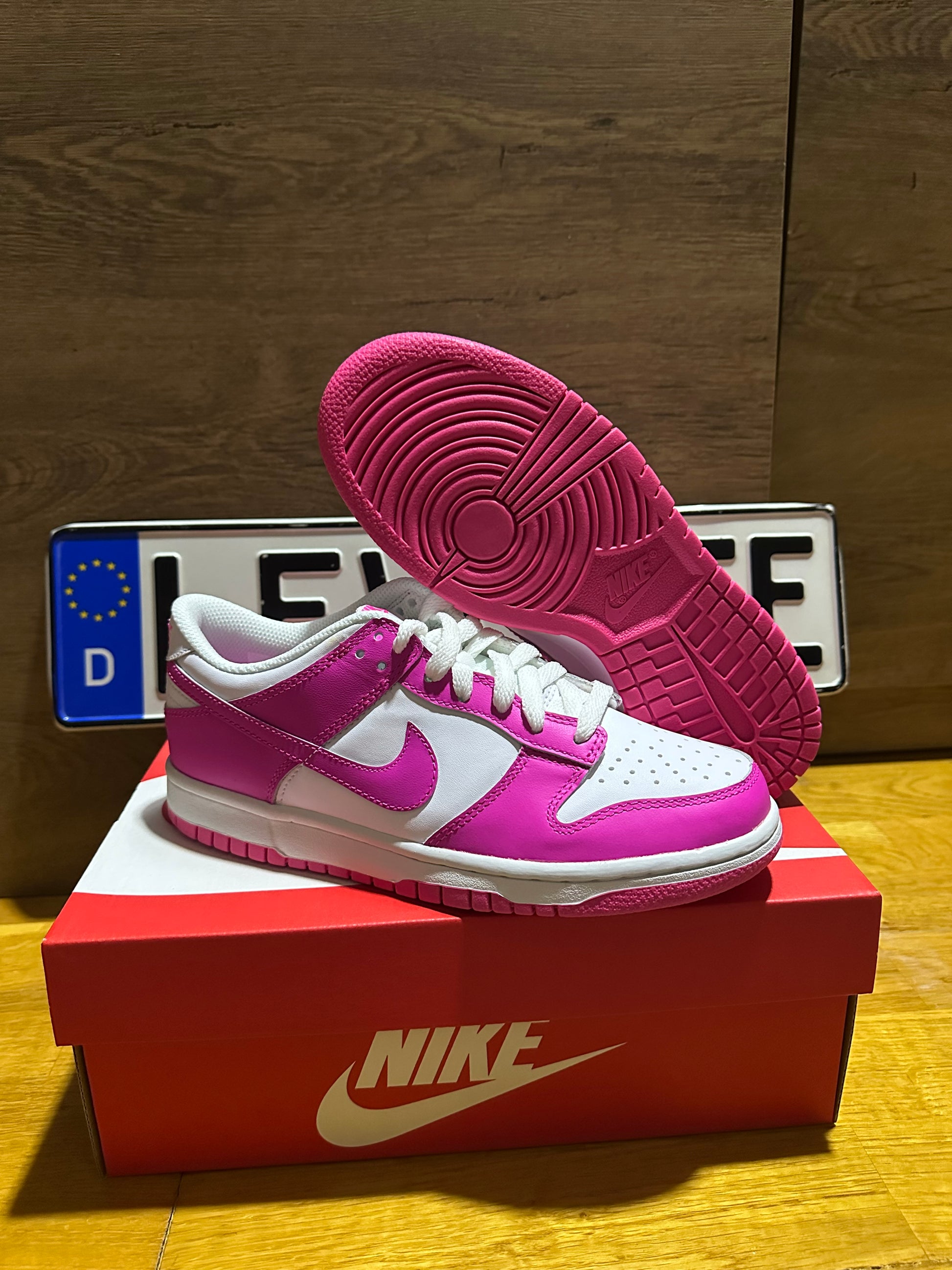 Nike Dunk “Laser Fuchsia” talp nézet
