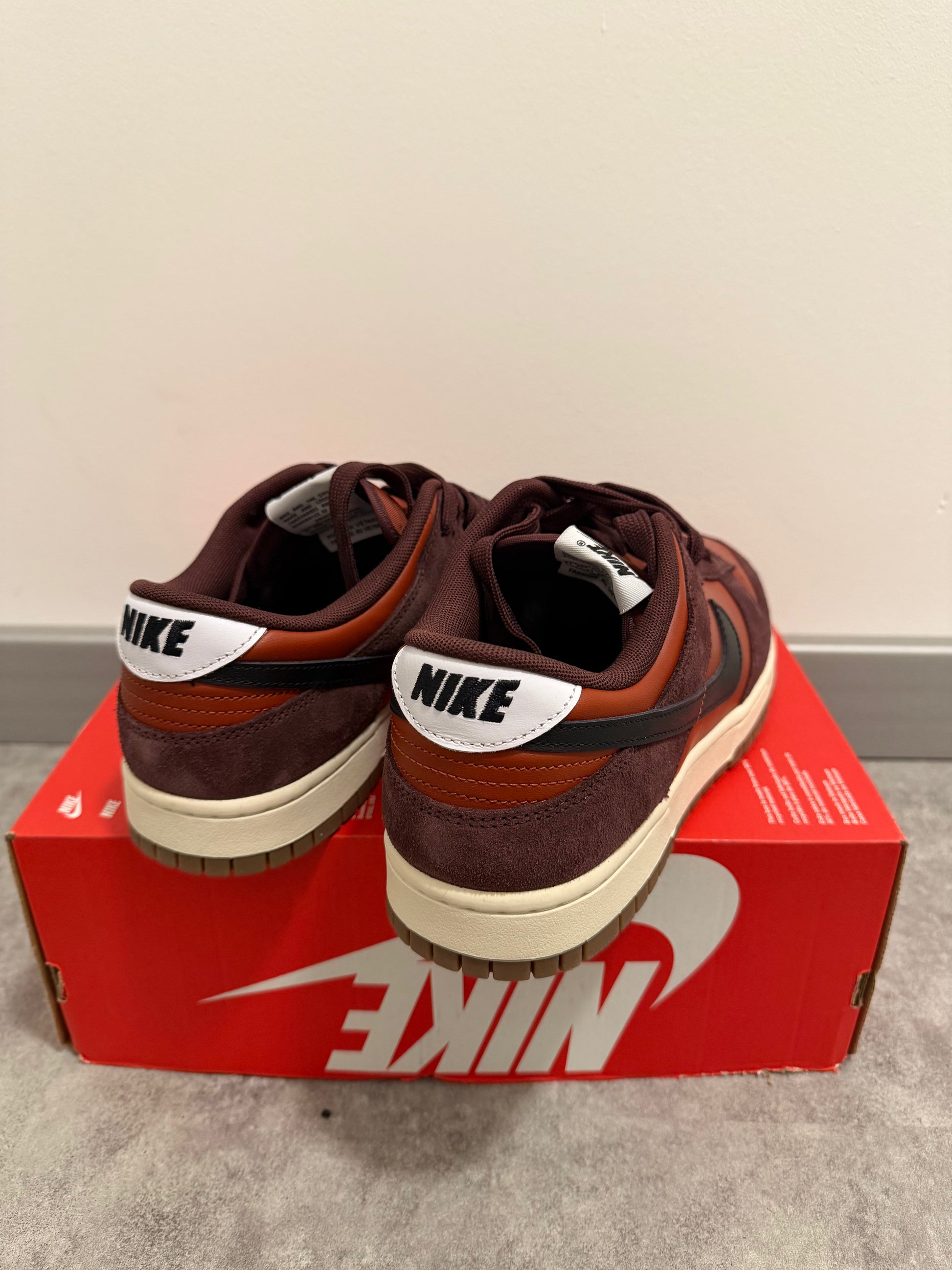 Nike Dunk “Mars Stone” sarok nézet