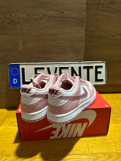 Nike Dunk “Pink Velvet” sarok nézet