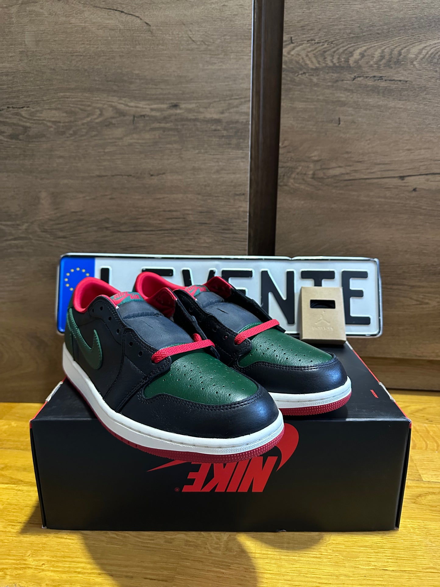 jordan 1 low George green szembe nézet