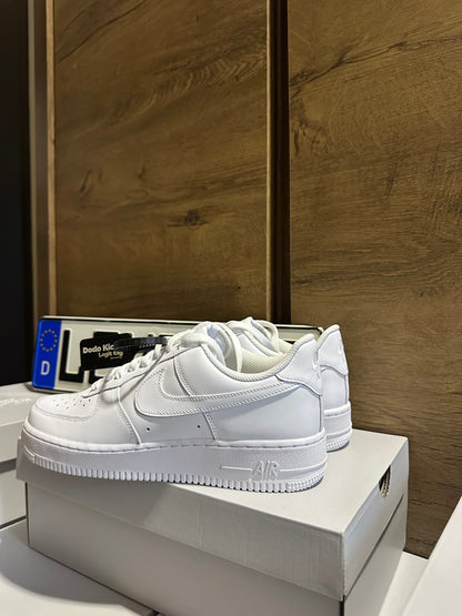 nike Air Force 1 triple white sarok nézet